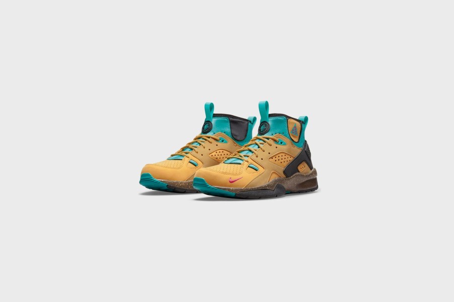 Sneakers * | Nike Acg Air Mowabb (Twine/Fusion Red-Club Gold)