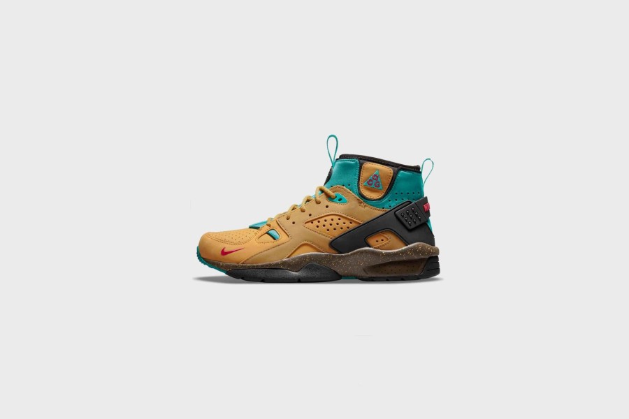 Sneakers * | Nike Acg Air Mowabb (Twine/Fusion Red-Club Gold)