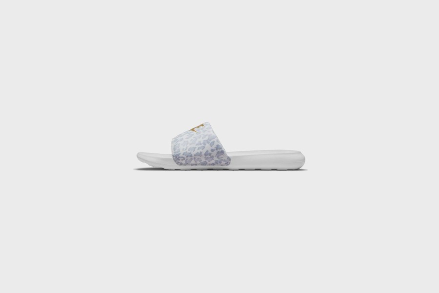 Sneakers * | Wmns Nike Victori One Slide Print (White/Metallic Gold-Wolf Grey)