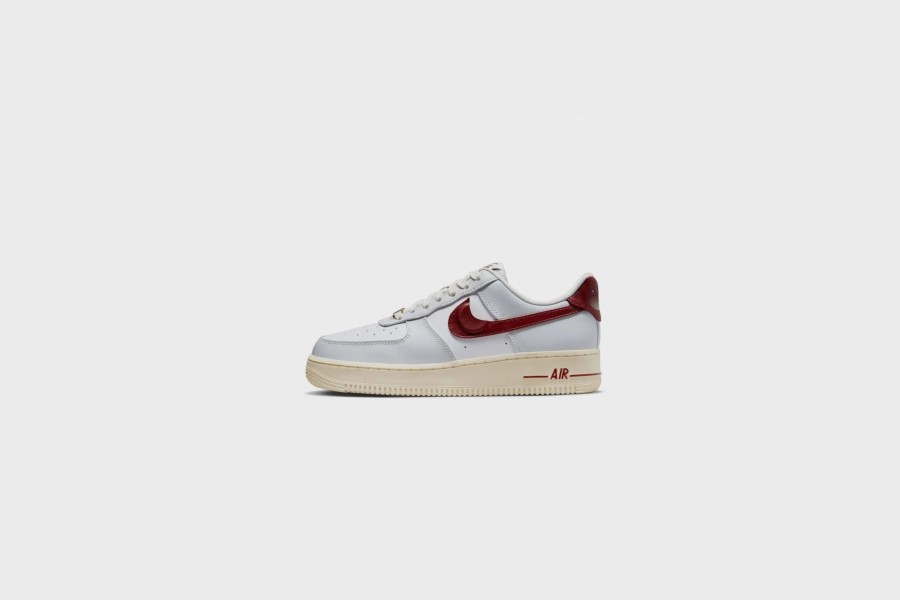 Sneakers * | Wmns Nike Air Force 1 '07 Se (Photon Dust/Team Red)