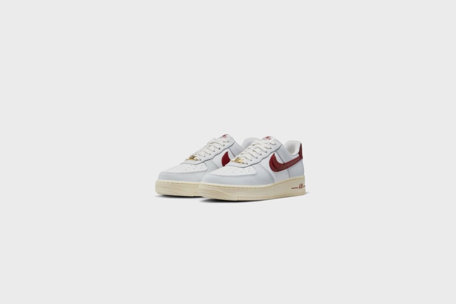 Sneakers * | Wmns Nike Air Force 1 '07 Se (Photon Dust/Team Red)